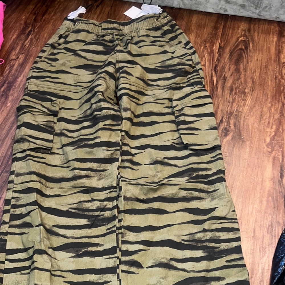 Forever 21 Zebra print toggle drawstring pants